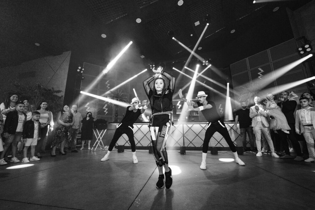 ריקוד של ילדת בת מצווה, תיעוד לייב מומנטס